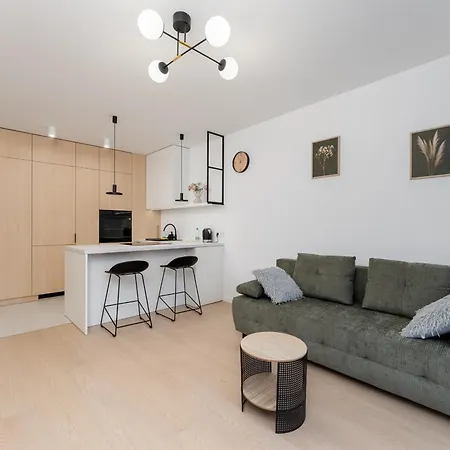 Czerwone Maki Deluxe By Bookinghost * Cracovia