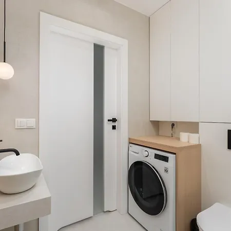 Czerwone Maki Deluxe By Bookinghost * Cracovia