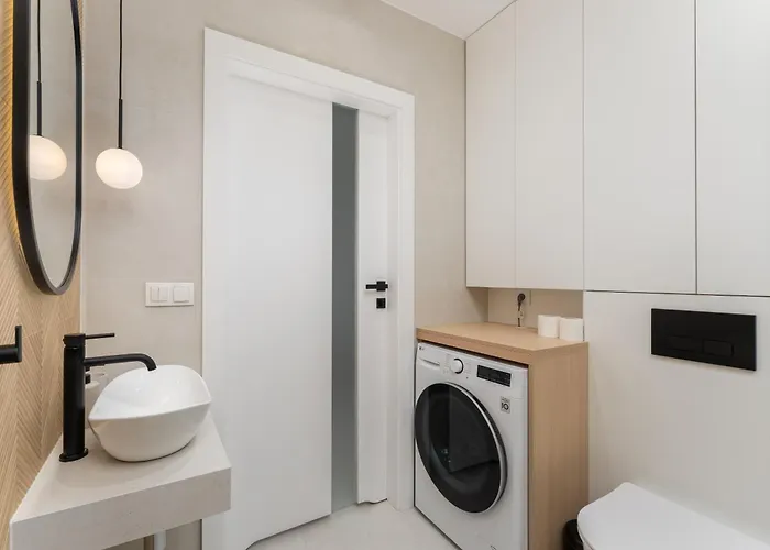 Czerwone Maki Deluxe By Bookinghost * Krakow