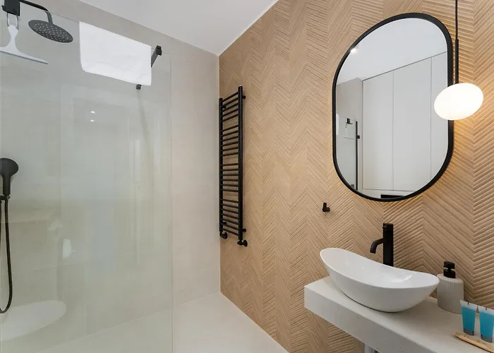 Czerwone Maki Deluxe By Bookinghost *