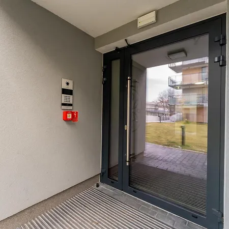 Czerwone Maki Deluxe By Bookinghost