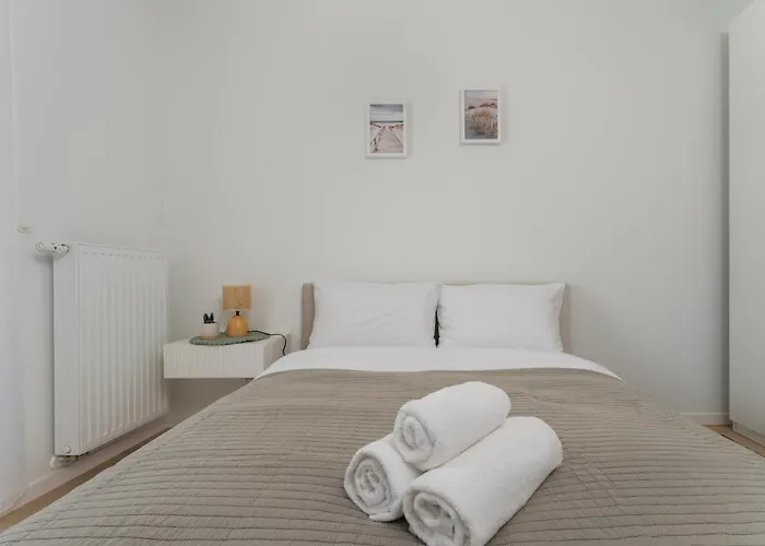 Czerwone Maki Deluxe By Bookinghost